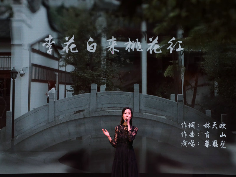 女声独唱《李花白来桃花红》_副本.JPG