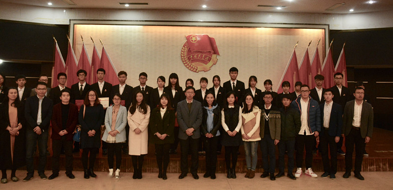 嘉宾老师、工作人员和受表彰先进集体和先进个人代表合影.jpg