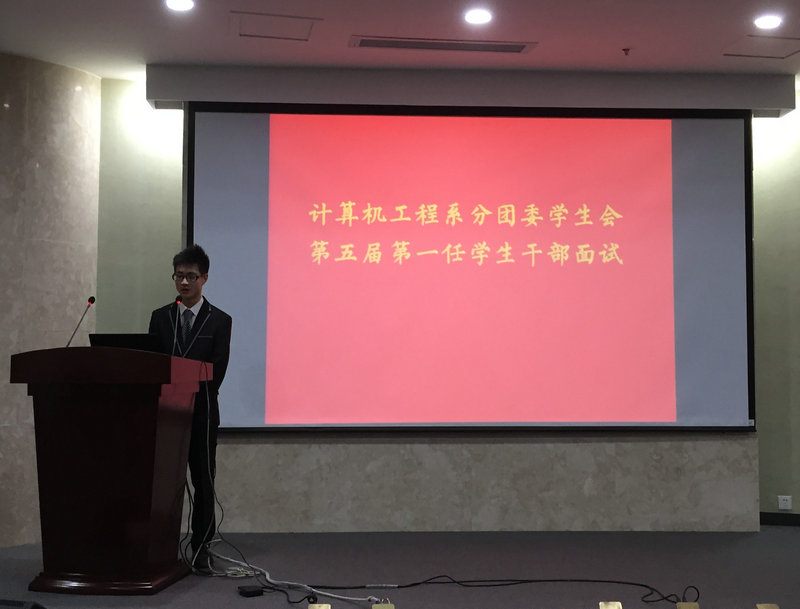 竞选者进行自我陈述.JPG