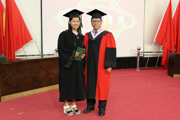 蒋国发教授与学子合照.JPG