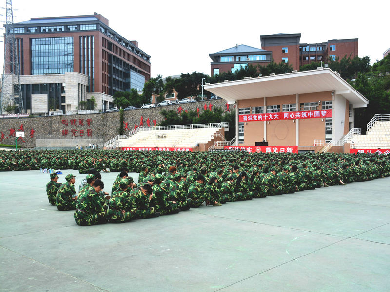 为革命先烈默哀_副本.jpg