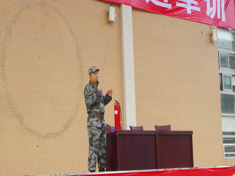 林建排长做演讲_副本.jpg