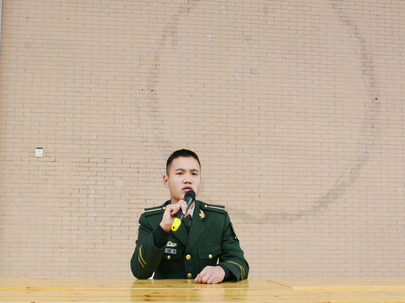 林建排长做消防知识讲座_副本.jpg