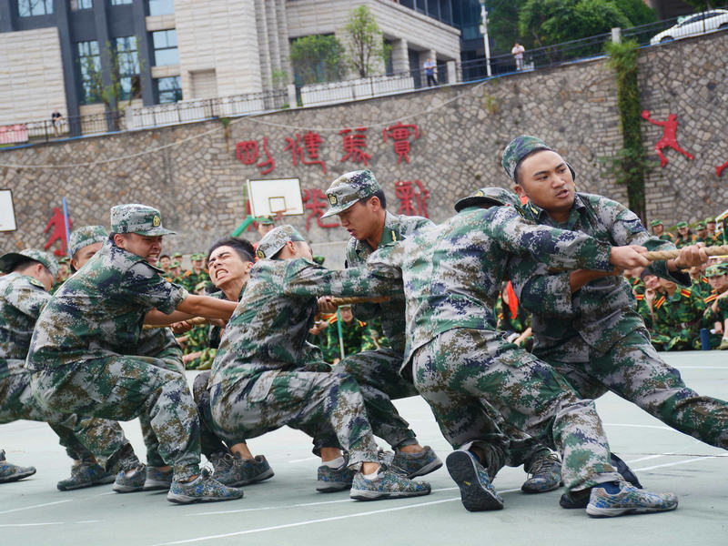教官奋勇拼搏_副本.jpg