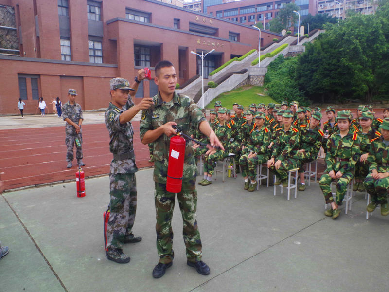 教官为学生演练_副本.jpg