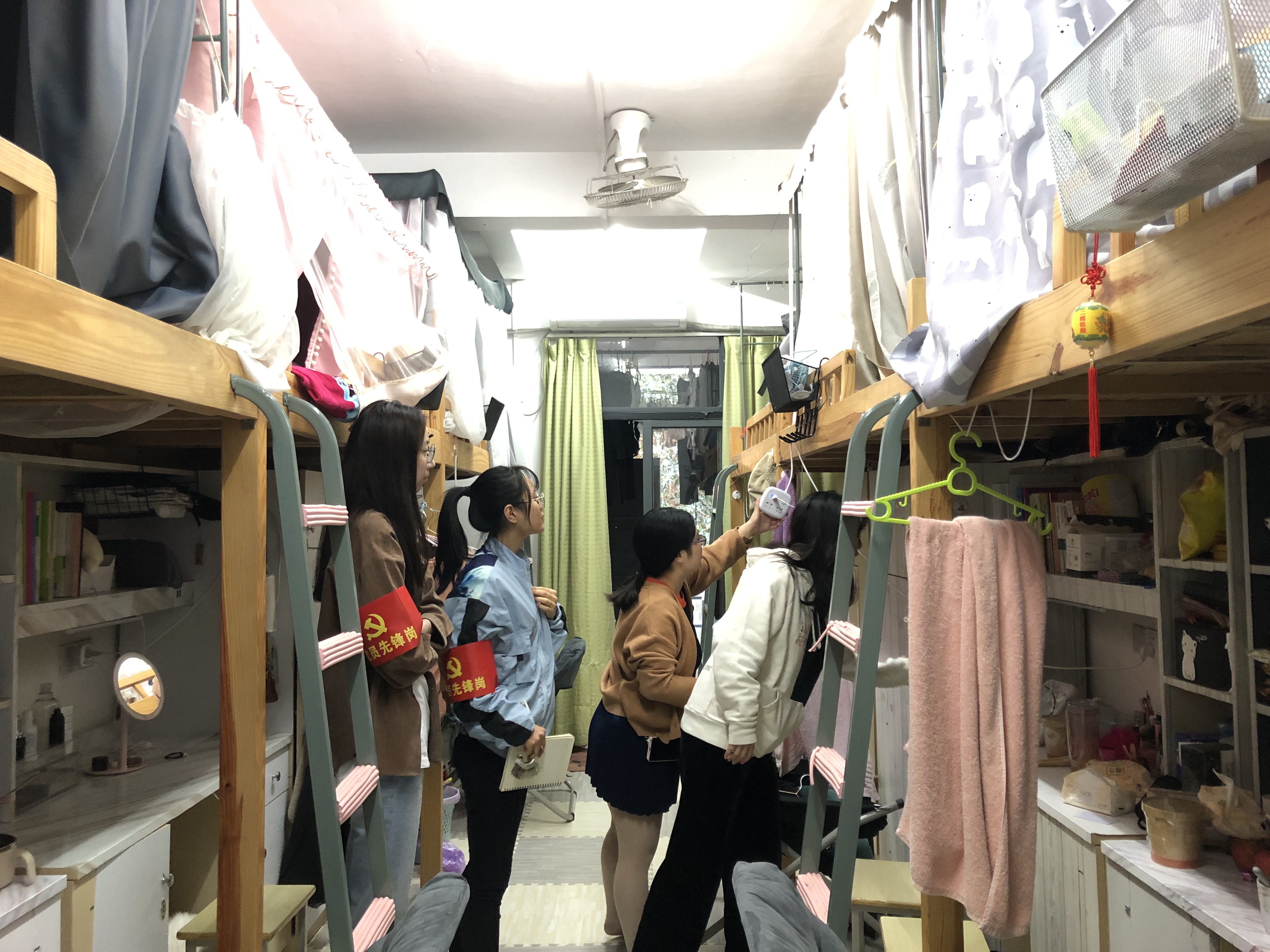 艺术系开展宿舍安全卫生突击检查-阳光学院学生工作处